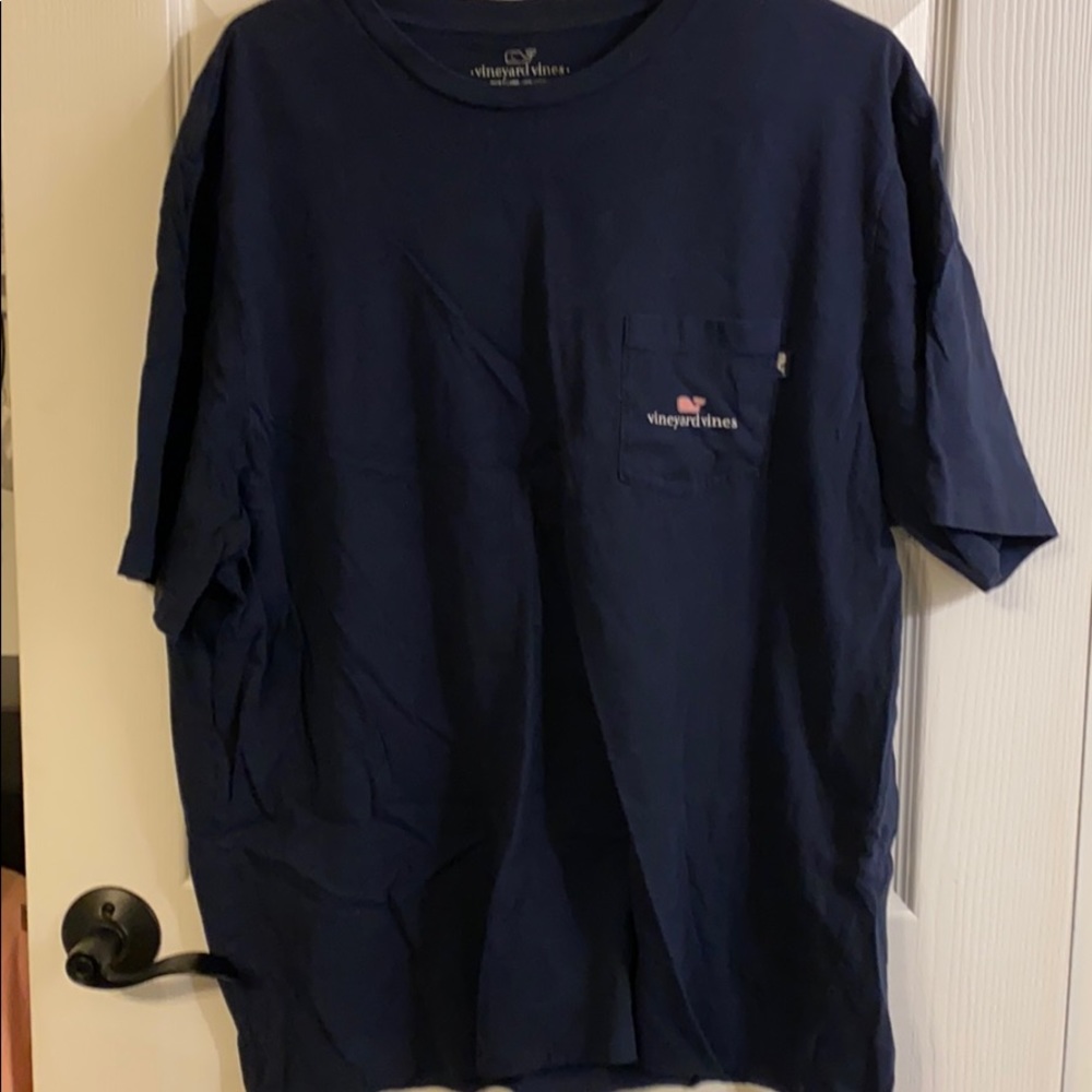 vineyard vines t shirt